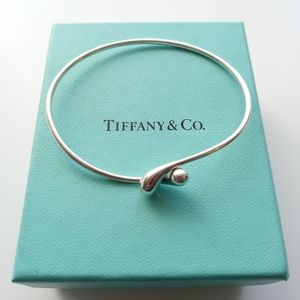 TIFFANY & CO. ELSA PERETTI TEARDROP BANGLE